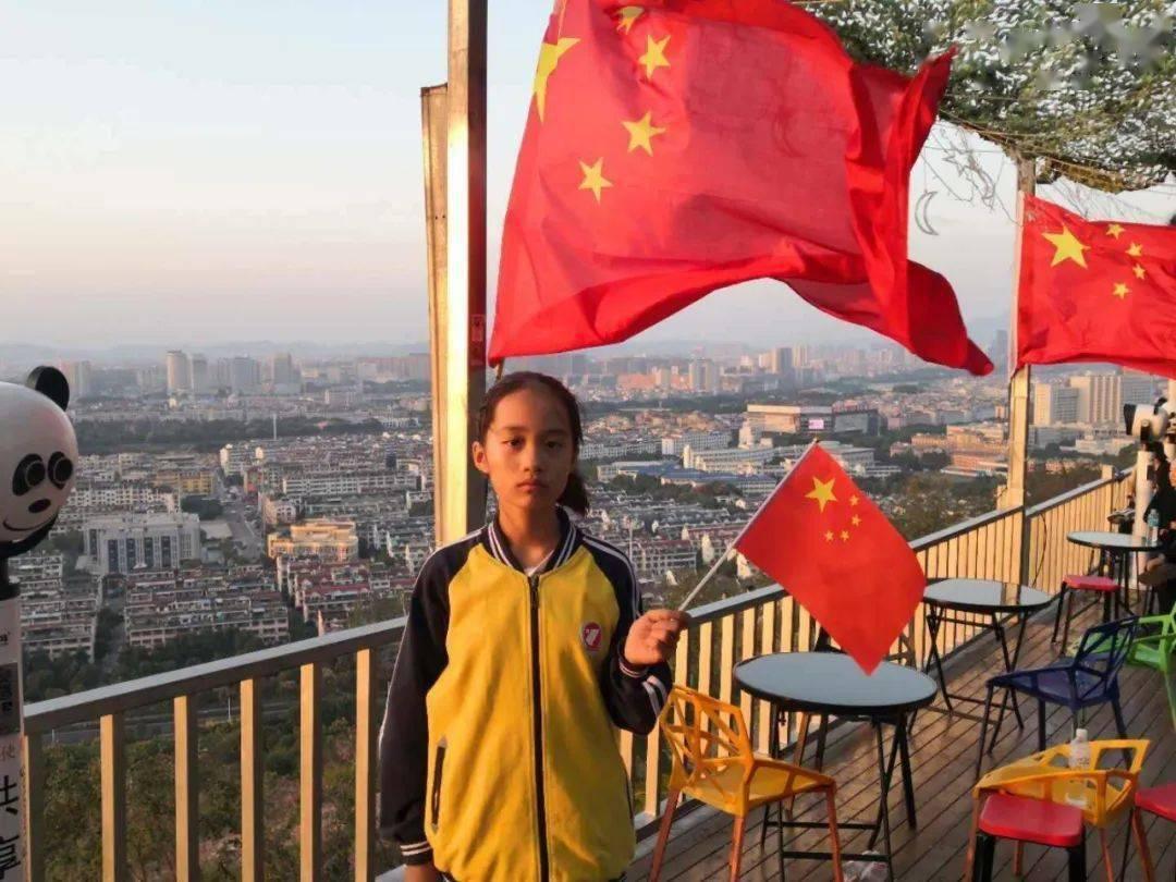 渝北回兴街道:巧手剪纸迎新春 文化传承话清廉