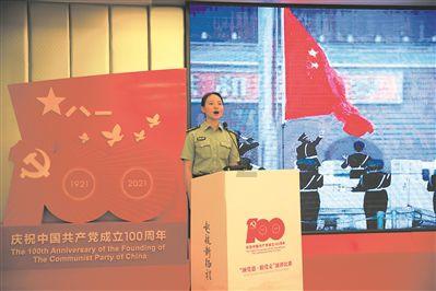 钟楚曦惊艳赛博朋克风银色机械姬造型,科技感满满引爆全场